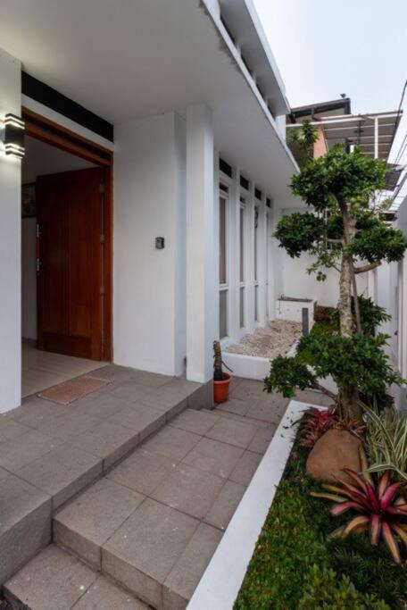 בנדונג Spacious, White-Villa Belgareti @Kiara Condong מראה חיצוני תמונה