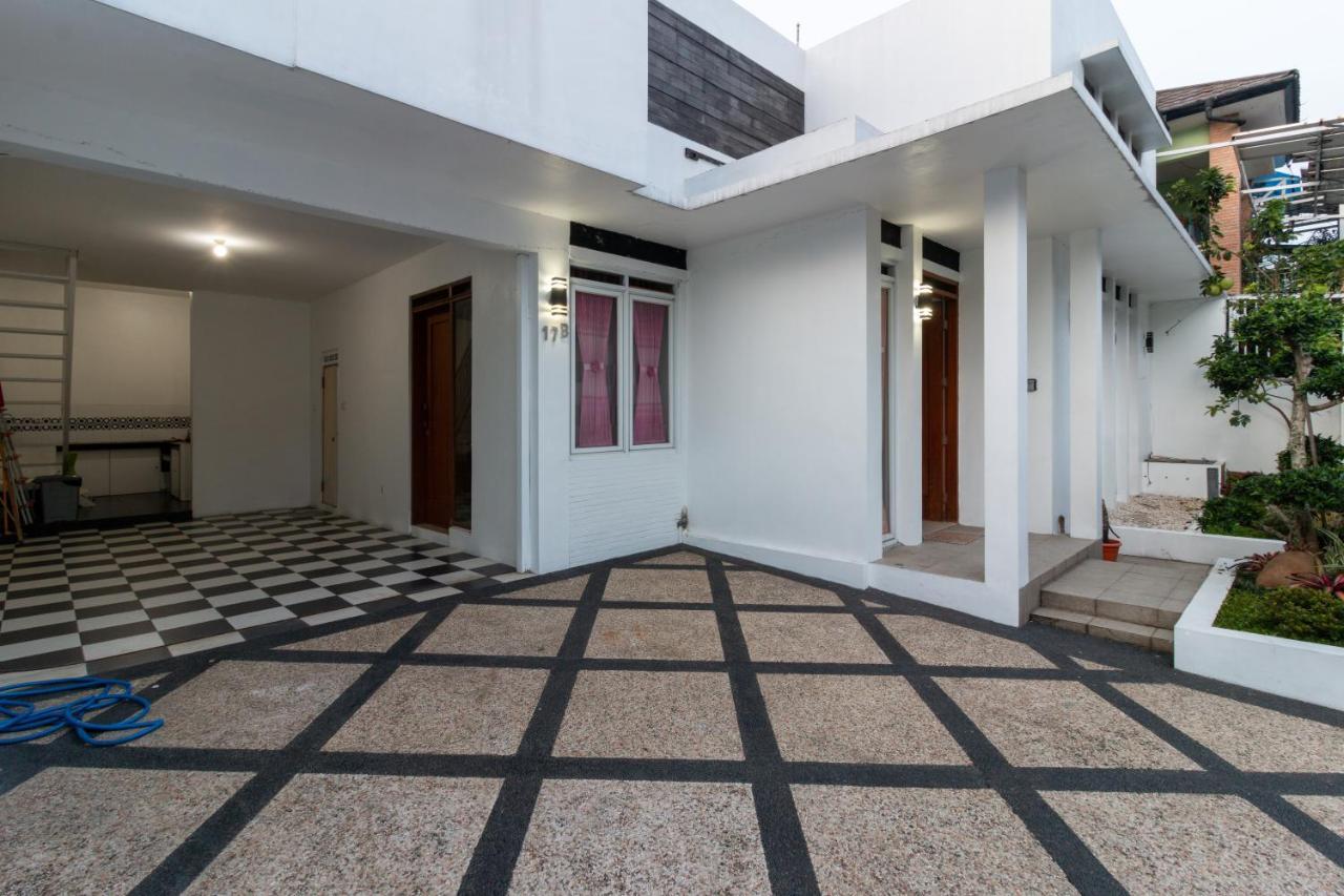 בנדונג Spacious, White-Villa Belgareti @Kiara Condong מראה חיצוני תמונה