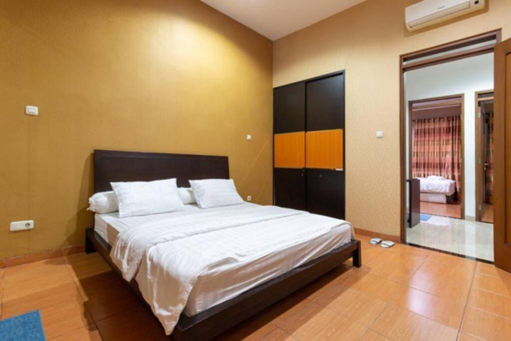 בנדונג Spacious, White-Villa Belgareti @Kiara Condong מראה חיצוני תמונה