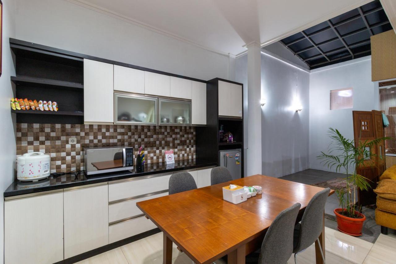 בנדונג Spacious, White-Villa Belgareti @Kiara Condong מראה חיצוני תמונה